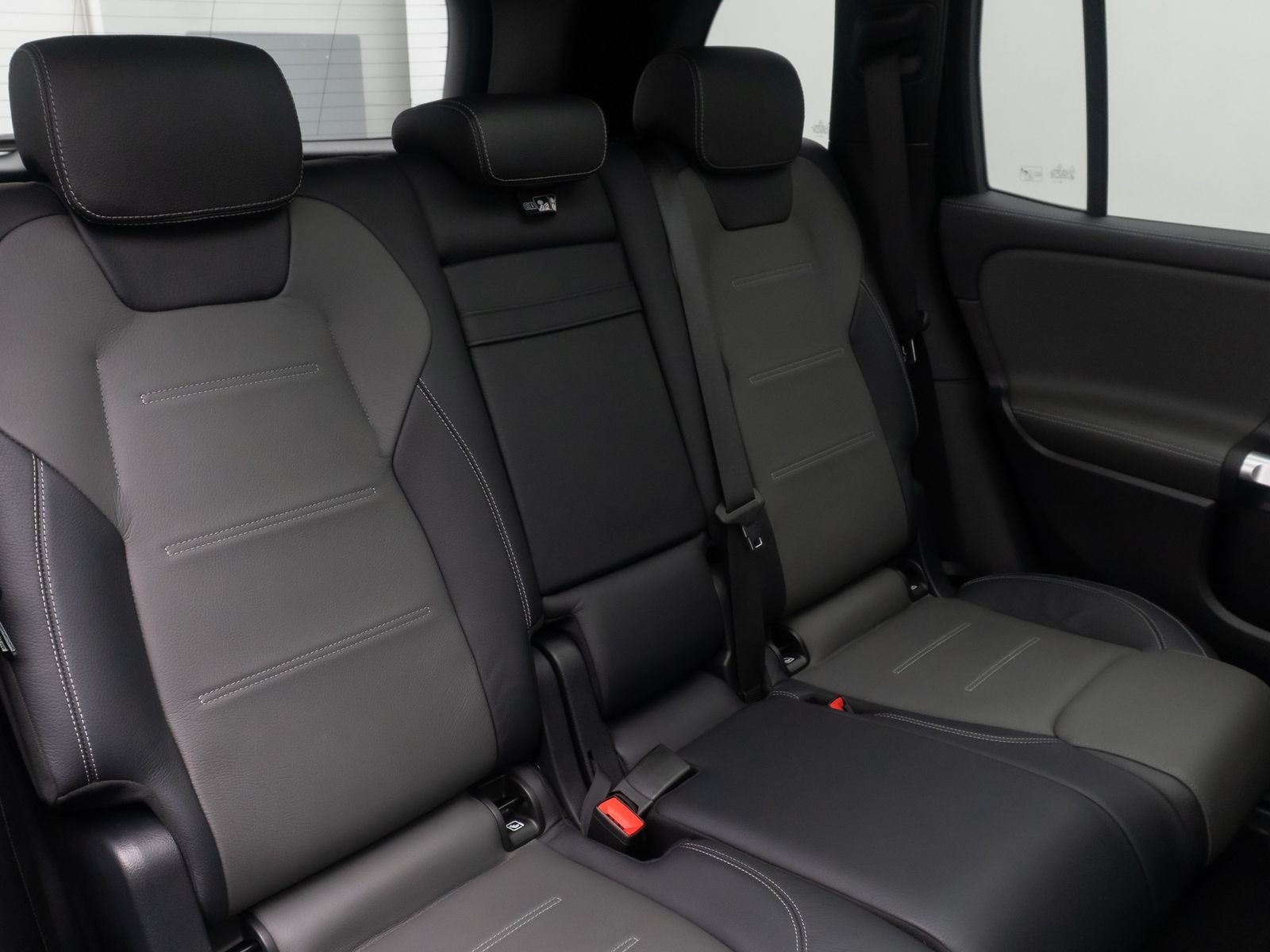 Fahrzeugabbildung Mercedes-Benz GLB 220d AMG Line SoundSys 360&deg;Panorama Standhzg