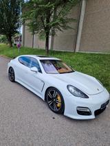 Porsche Panamera GTS  VOLL - Porsche Panamera mit Benzin-Antrieb: Limousine