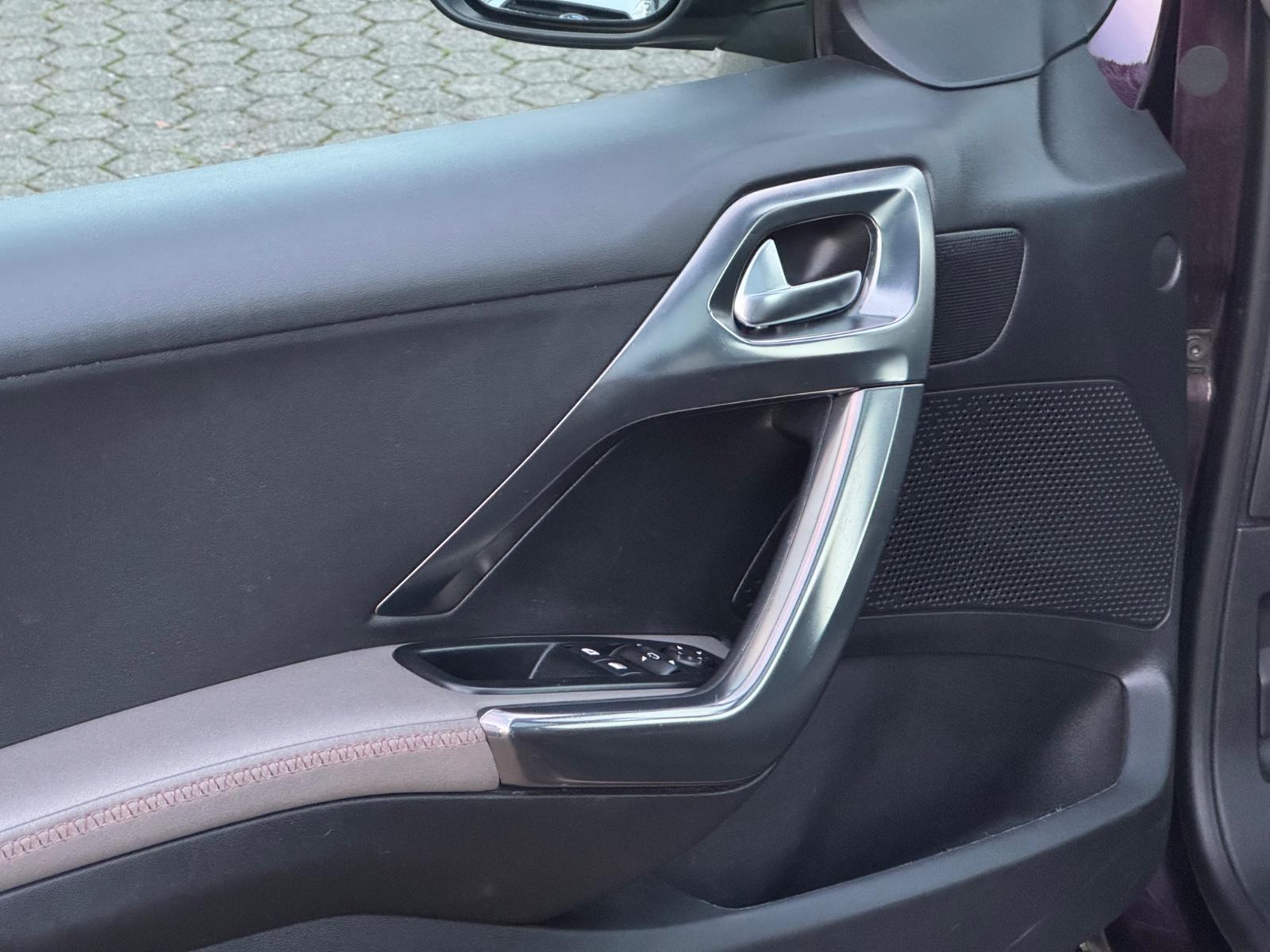 Peugeot 208 XY 1.6 THP 156 ch • BVM • Cuir • Toit Panoramique • GPS