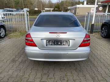 Fahrzeugabbildung Mercedes-Benz E 200 Kompressor Avantgarde*SHZ*PDC*Tempomat*