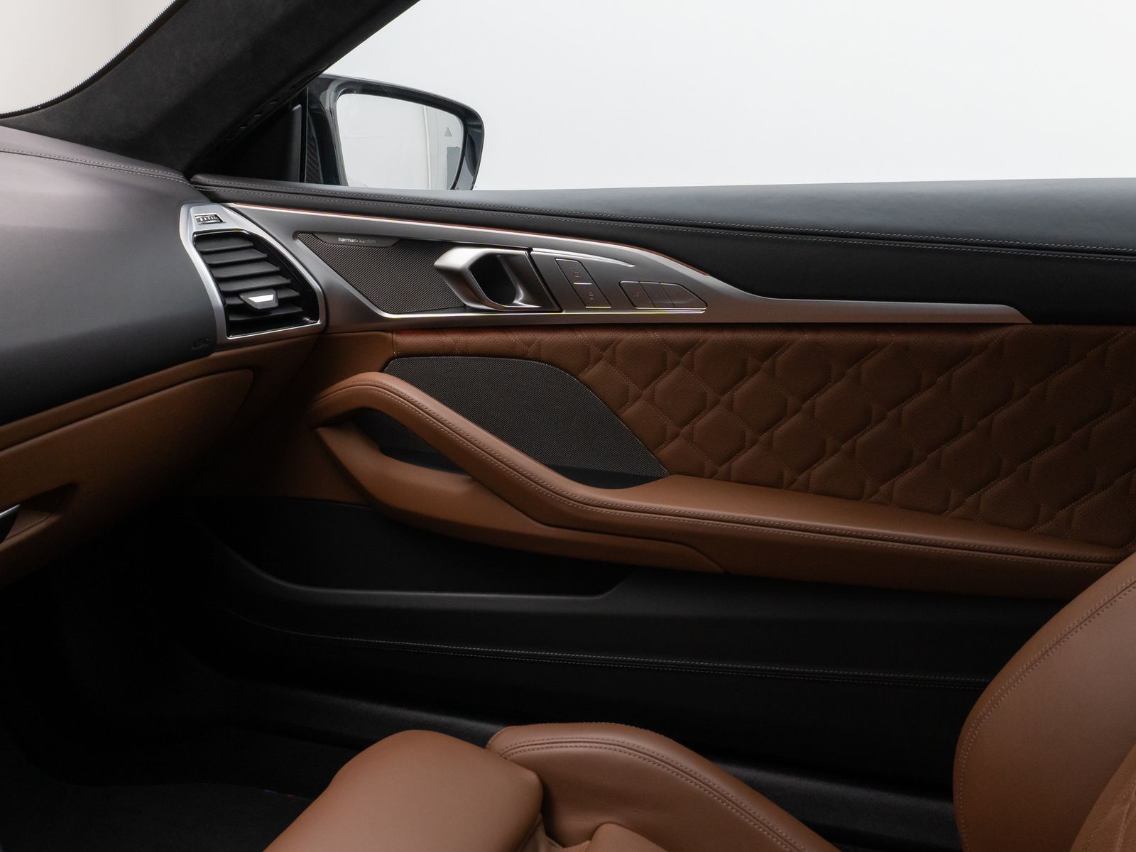 Fahrzeugabbildung BMW M8 Competition xD Coupé 360°Laser SoftCl DispKey