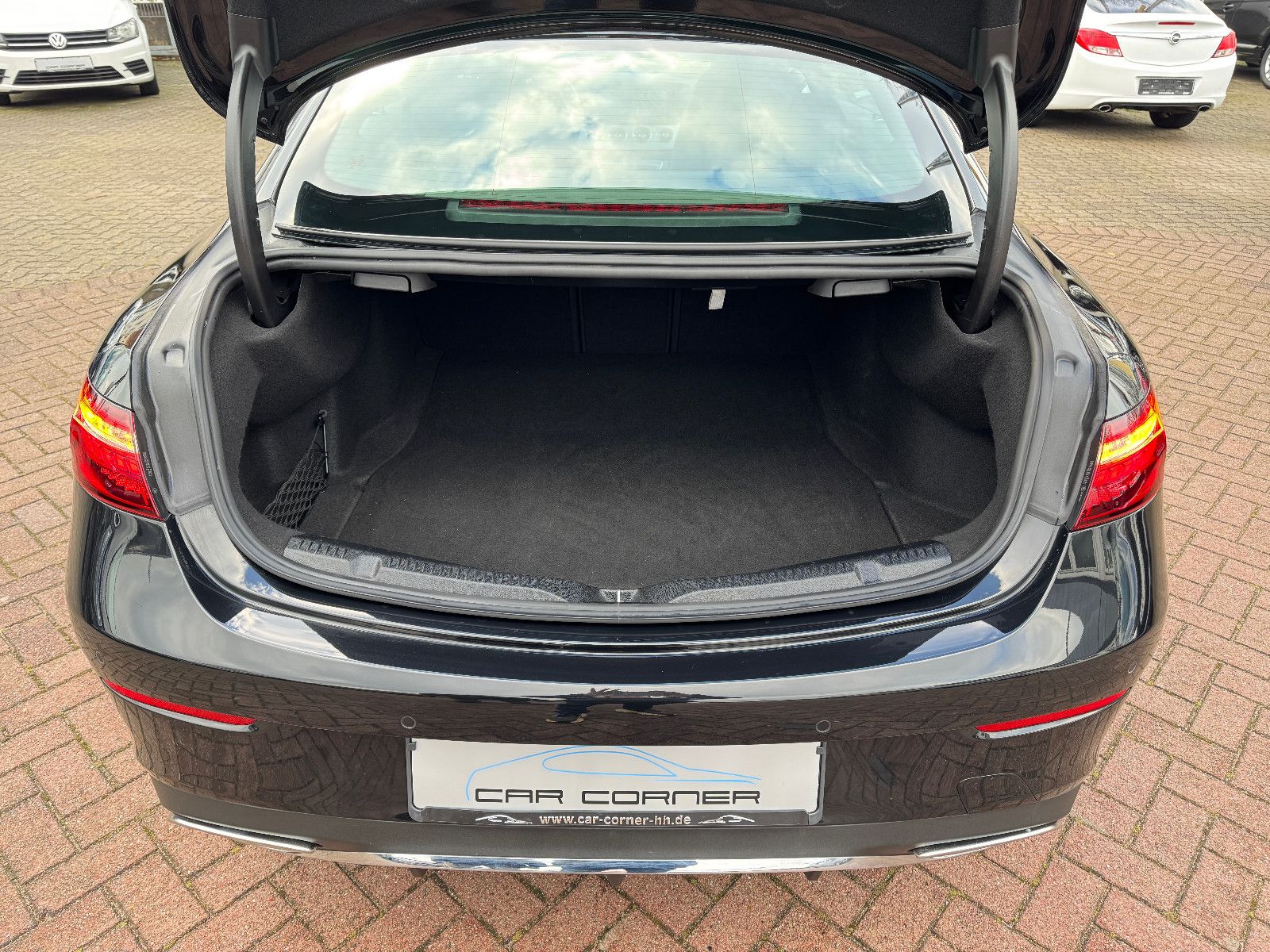 Fahrzeugabbildung Mercedes-Benz E 300 Coupe 9G 2X AMG LINE PANORAMA MBUX 20 ZOLL