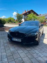 Jaguar XE S Automatik S - Jaguar: Schwarz