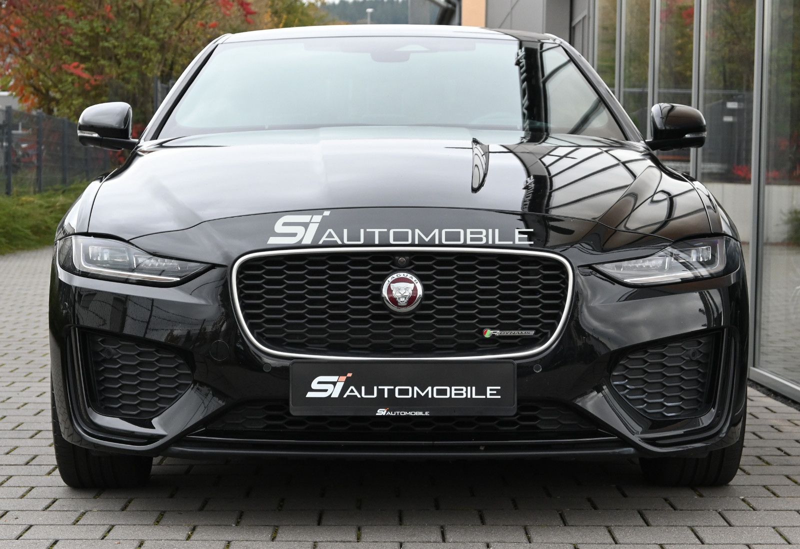 Fahrzeugabbildung Jaguar XE D200 R-DYNAMIC S AWD °HEAD-UP°KEYLESS°TECHNO°