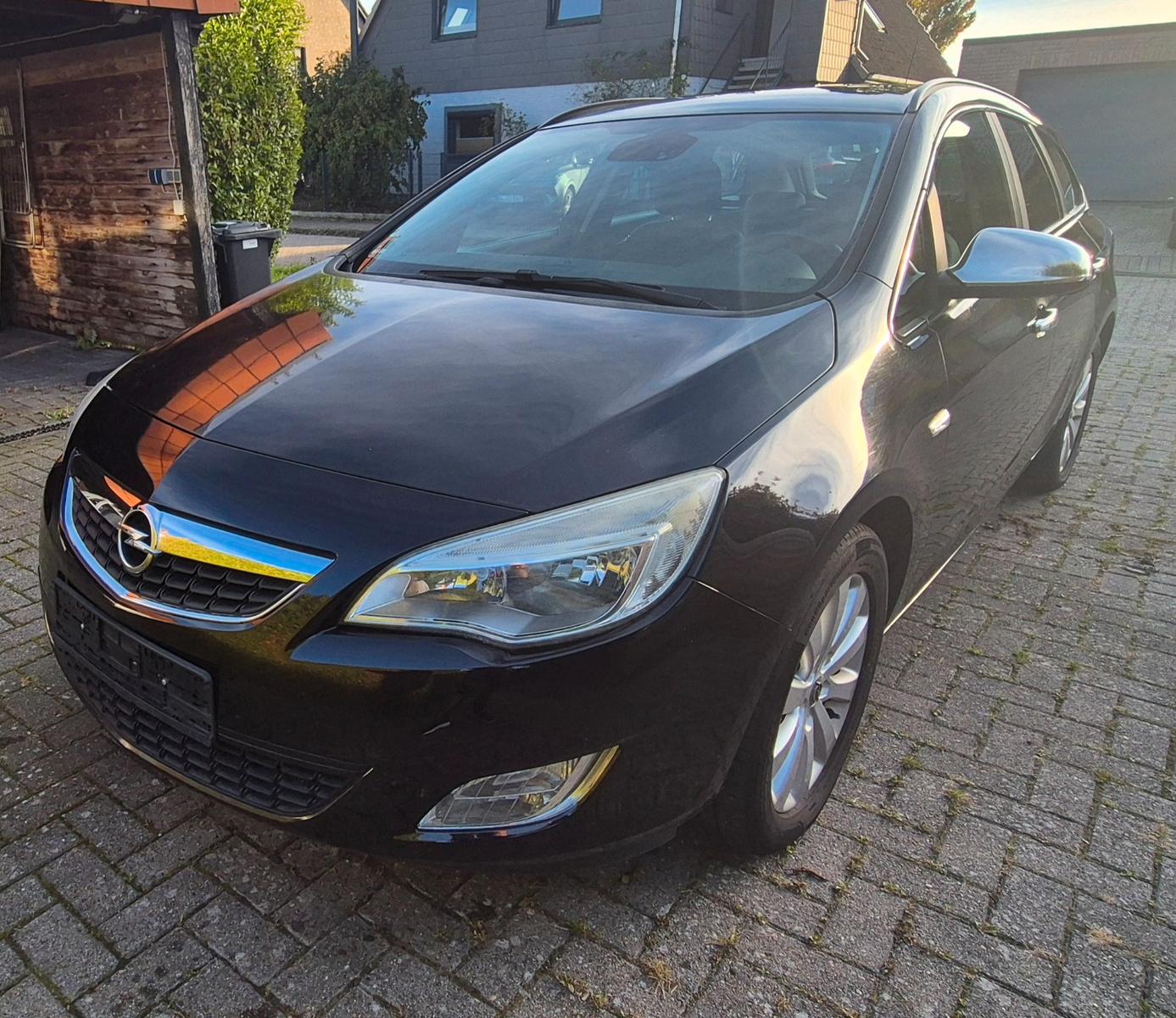 Opel Astra, 2011