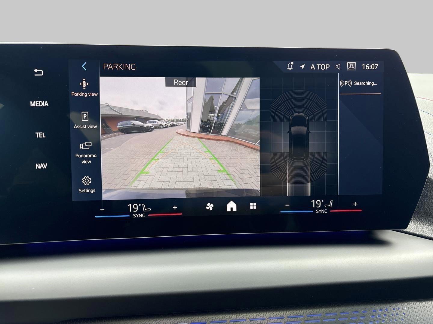 BMW 1 Series M Sport ACC RFK SHZ LED PDC Pano Navi Digita, миниатюра 11