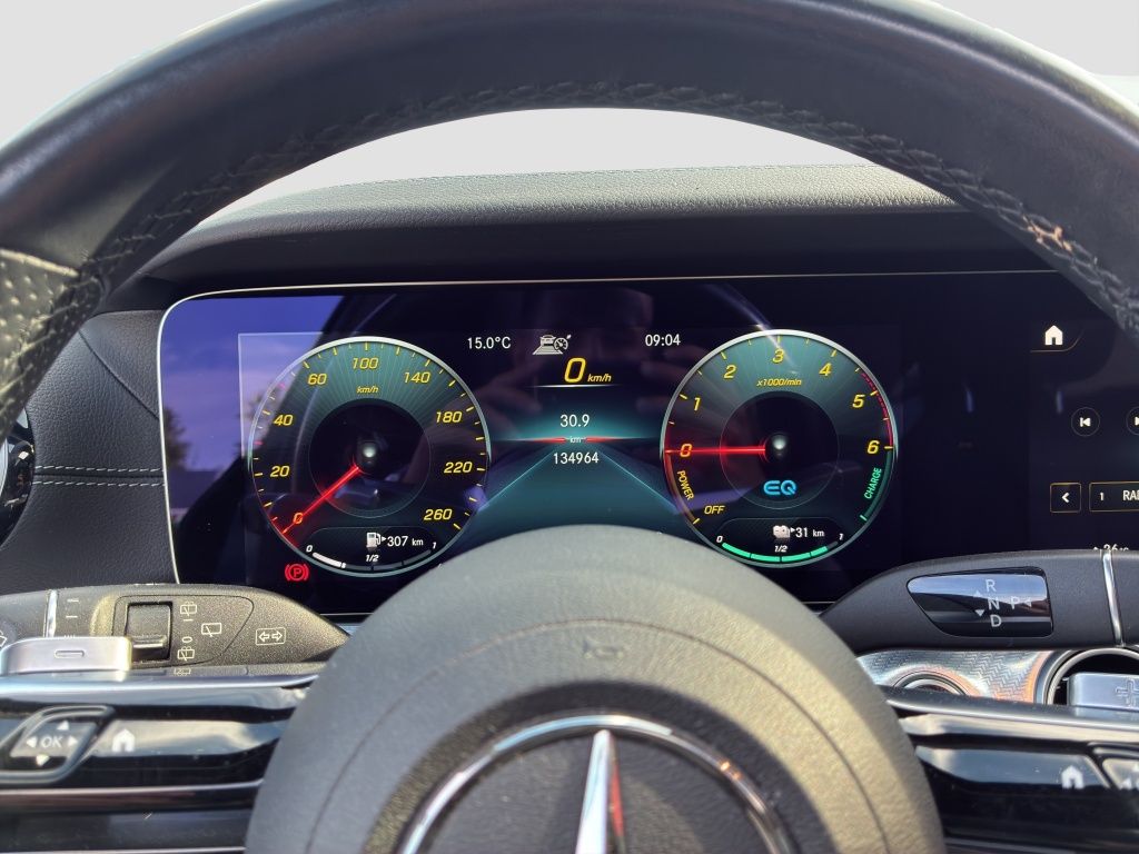 Fahrzeugabbildung Mercedes-Benz E 300 de T AMG*PANO-SD*AHZV*HUD*DISTR*BURMESTER*