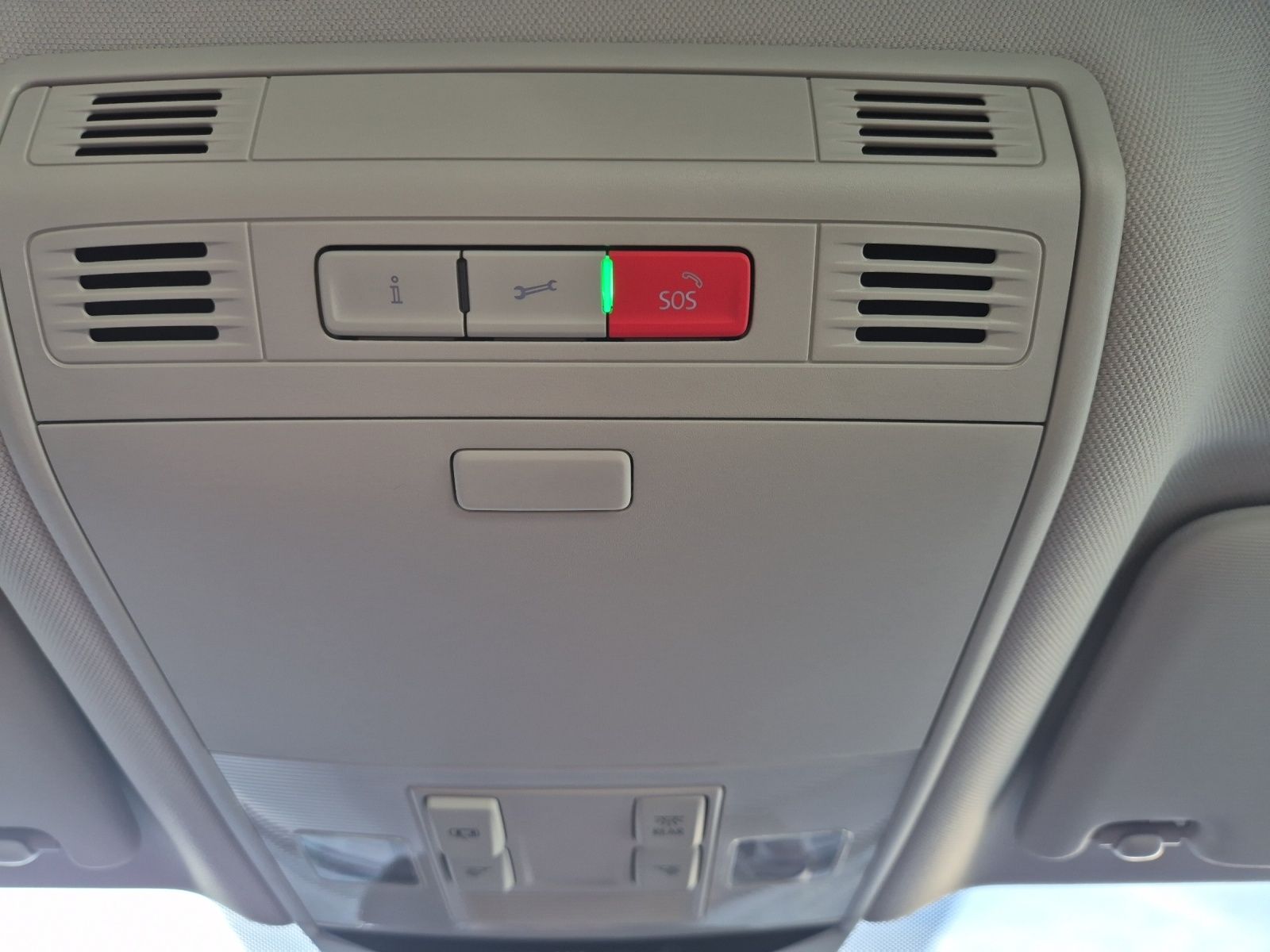 Fahrzeugabbildung Volkswagen Passat Variant TDI Business DSG 4M LED AHK Navi