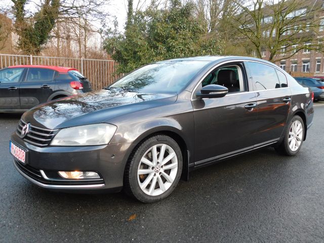 Volkswagen Passat Lim. Highline BlueMotion/Automatik/Leder