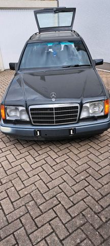 Mercedes-Benz 320  W124t 320 e