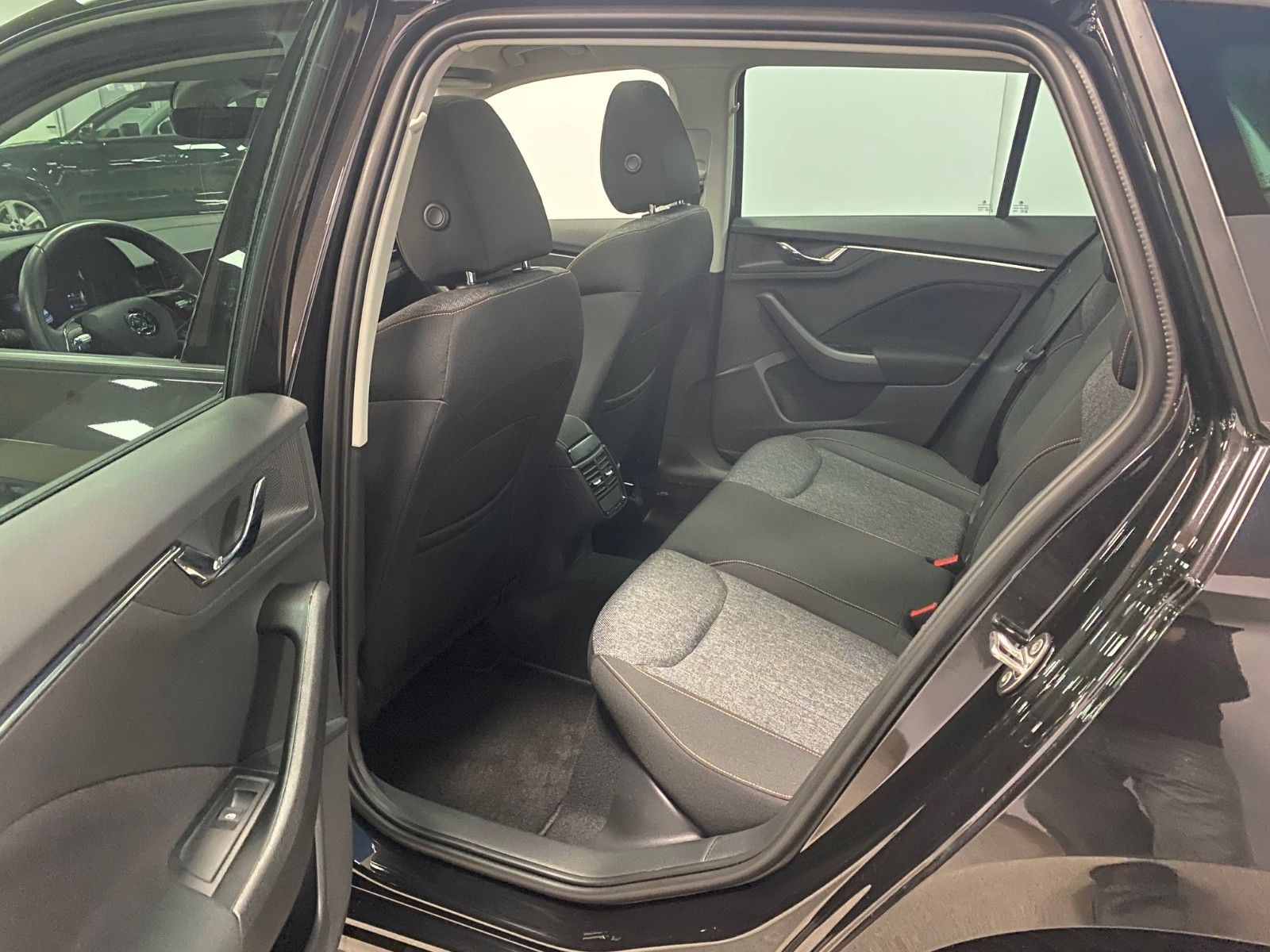 Fahrzeugabbildung SKODA Kamiq 1.5 TSI CLEVER+NAVI+Rück.KAMERA+ALLWETTER+