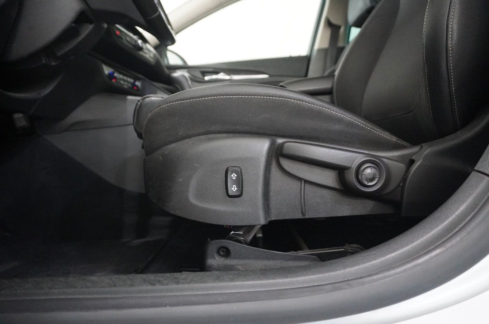 Fahrzeugabbildung Opel Insignia B ST 1.5T DYNAMIC NAVI/LED/KAMERA/DAB+