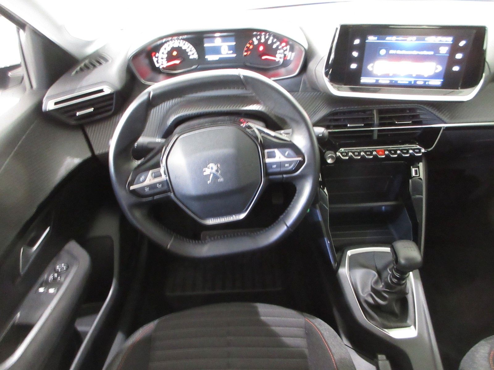 Fahrzeugabbildung Peugeot 208 Active 1.2T NAVI/LED/PDC/TEMPOMAT