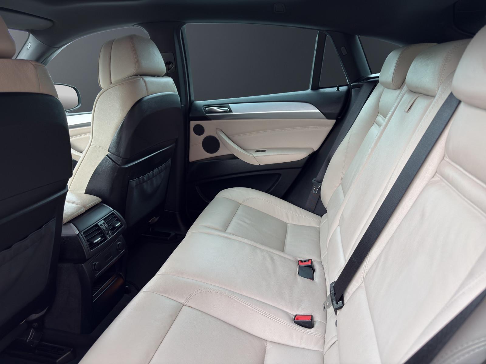 BMW X6 M50d 381 ch • Head-up • Toit ouvrant • Phares LED adaptatifs • Caméra • Cuir Nappa beige