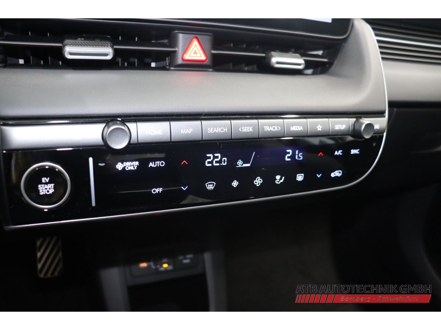 Fahrzeugabbildung Hyundai IONIQ 5 UNIQ MY26 84 kWh 4WD 325 PS Navi Soundsy