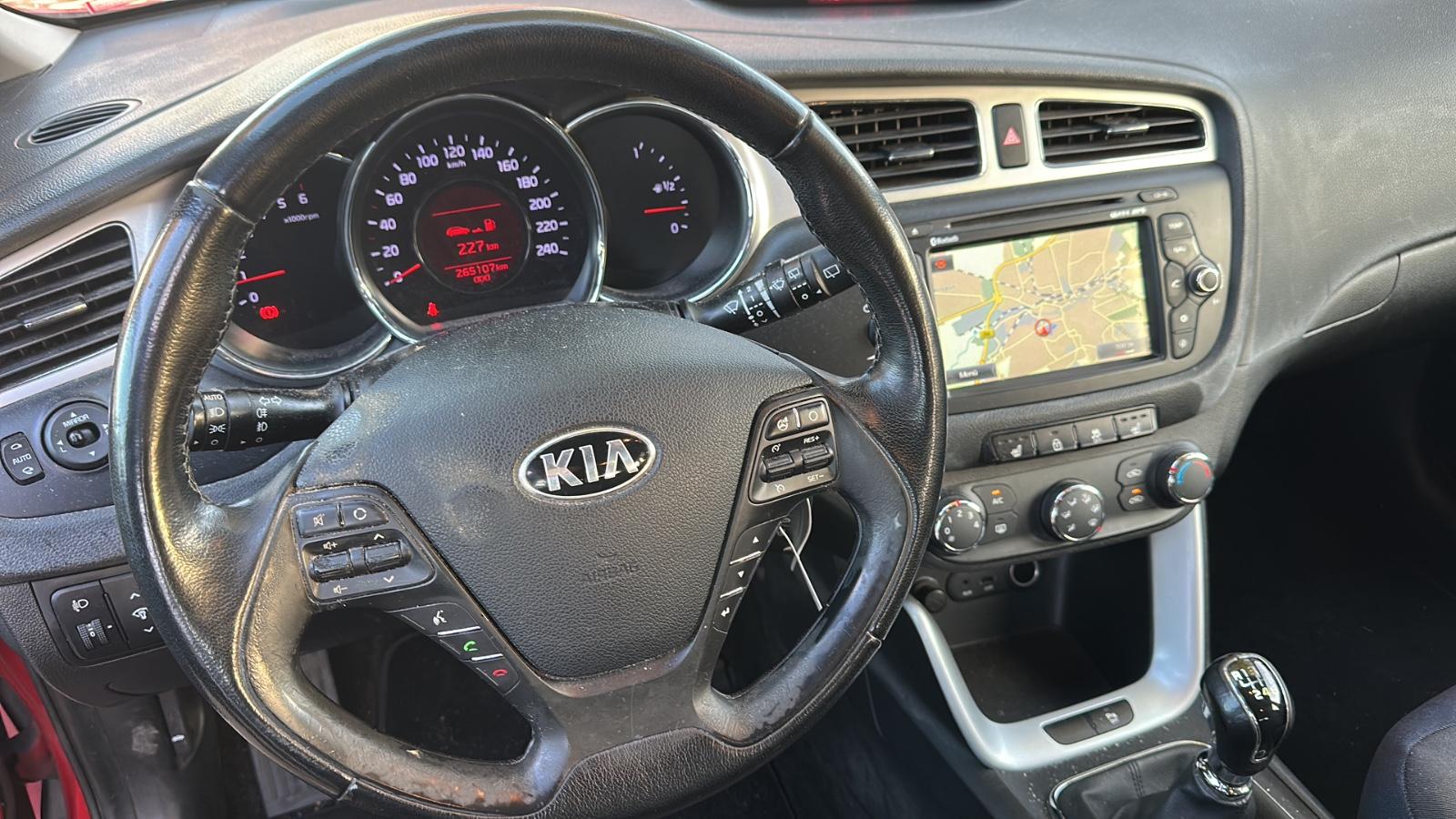 Kia cee'd 2012 — photo 10
