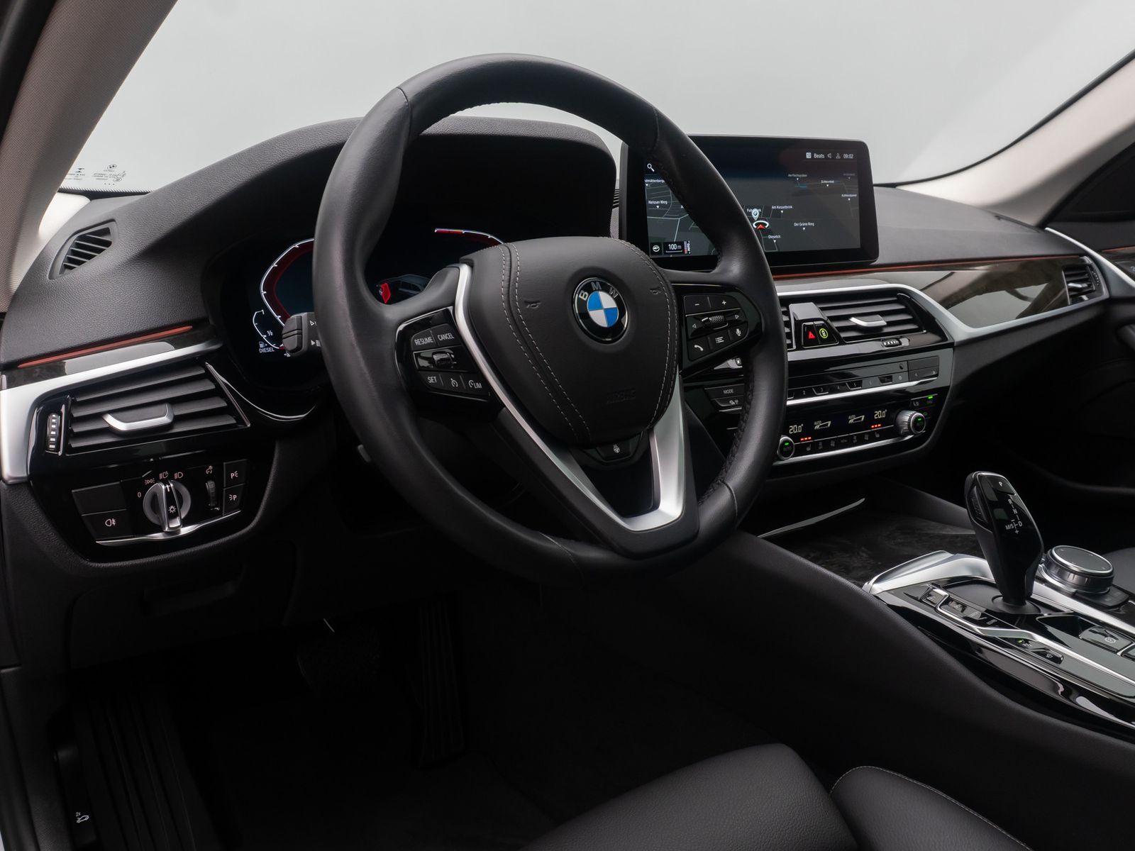 Fahrzeugabbildung BMW 530d Panorama Laser HUD 360&deg; DAB Leder Komfort