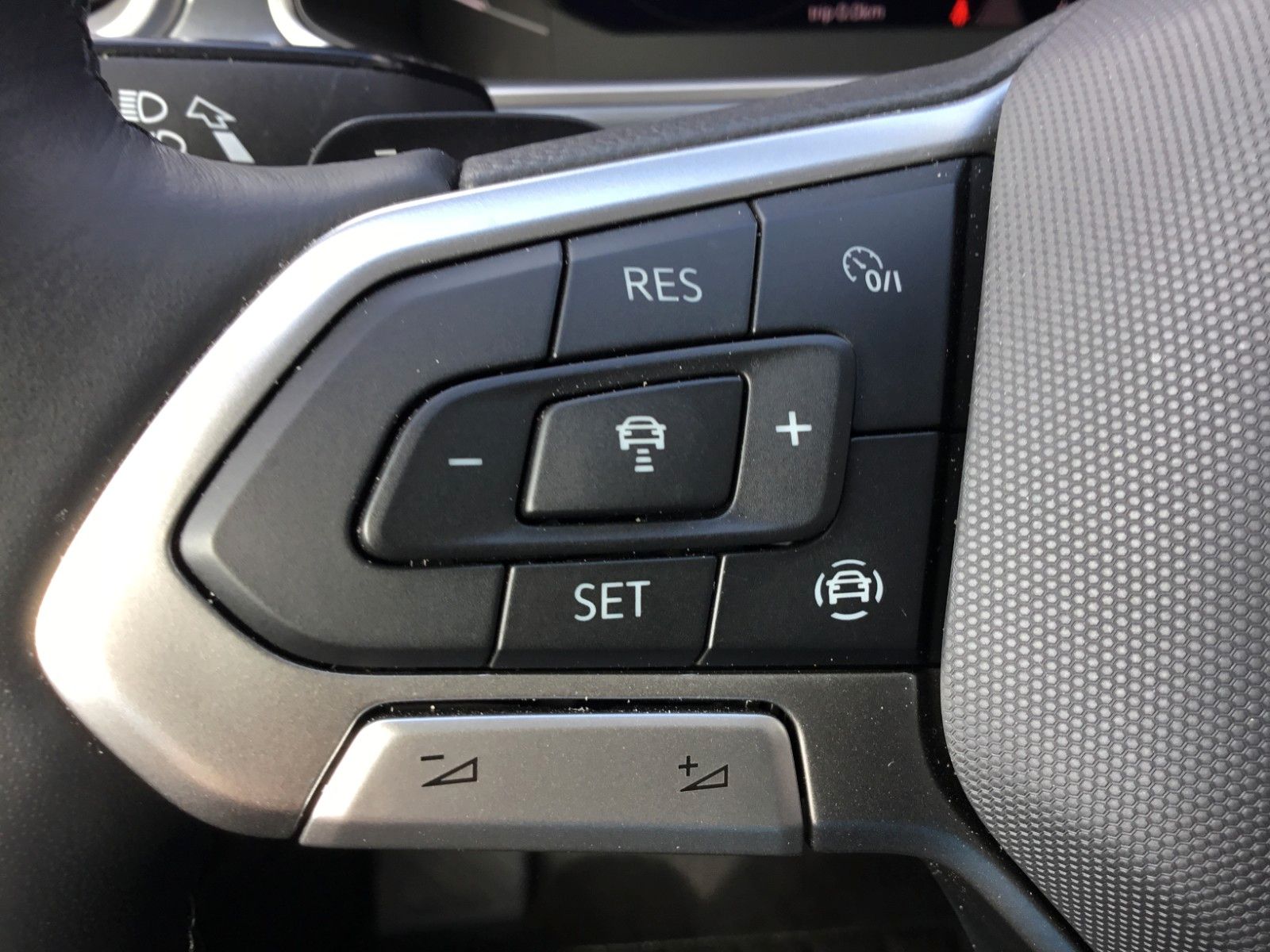 Fahrzeugabbildung Volkswagen T-Roc 1.5 TSI DSG Style+ACC+MatrixLED+Kessy+Navi