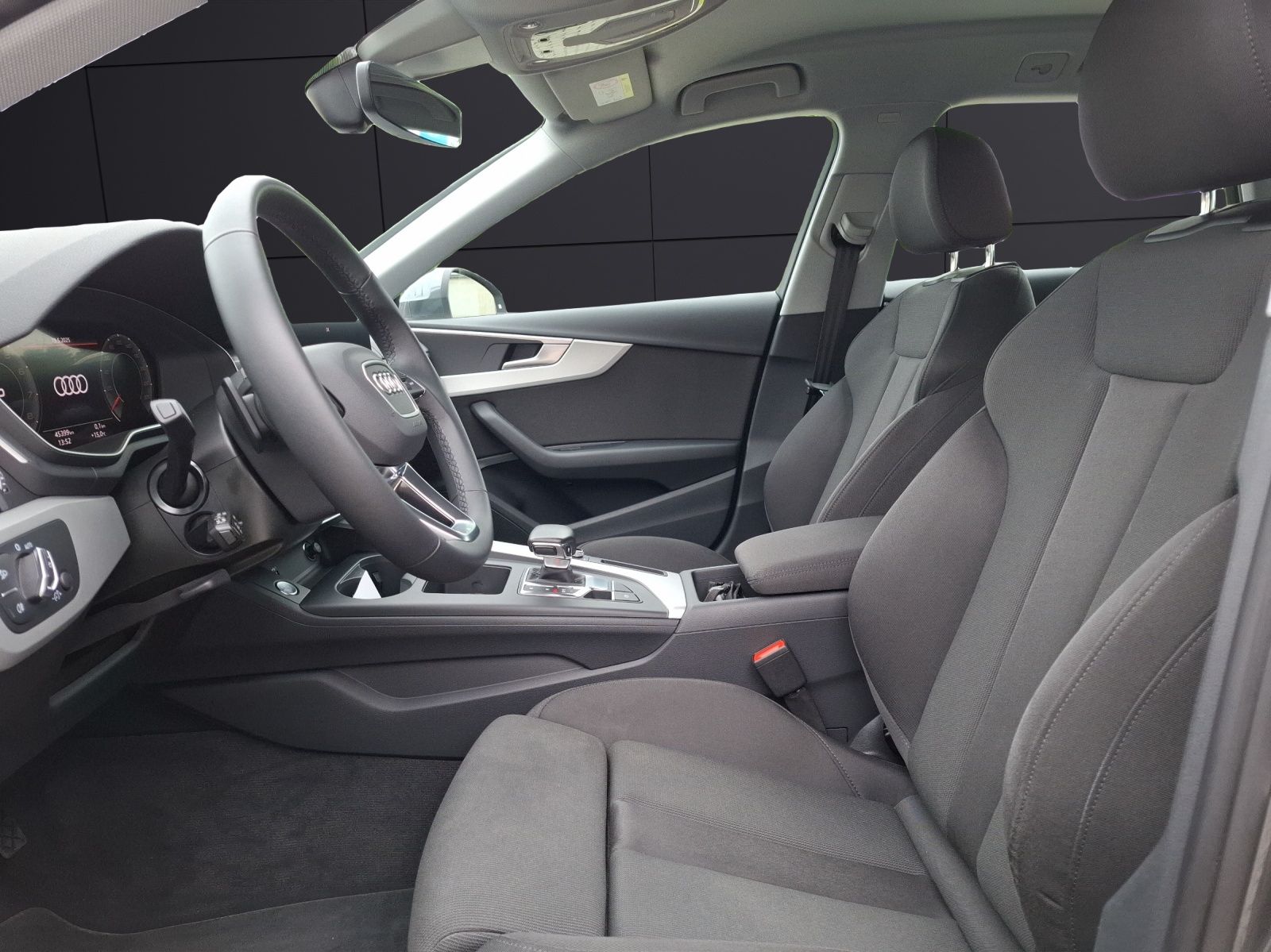 Fahrzeugabbildung Audi A4 Avant 40 TFSI S-tronic S-line LED AVC Navi