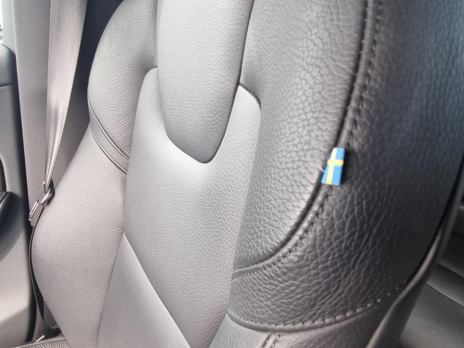 Fahrzeugabbildung Volvo XC60 B4 D Core 'Ganzjahresreifen, Google Maps'