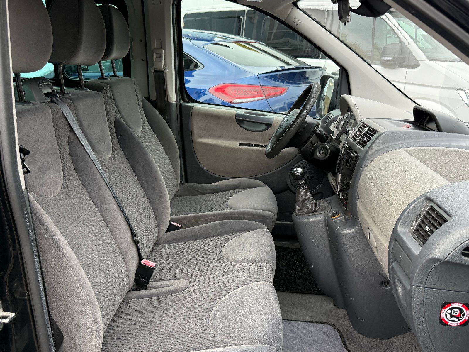 Fahrzeugabbildung Citroën Jumpy HDi 125 FAP Confort L2 9-Sitzer AHK PDC