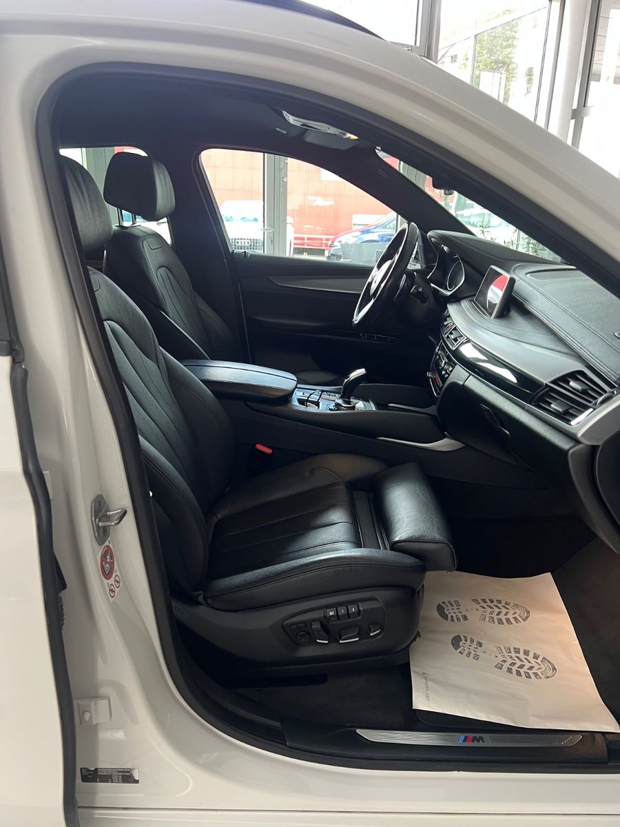 Fahrzeugabbildung BMW X6 xDrive 30 d M sport Paket *MINERALWEISS*