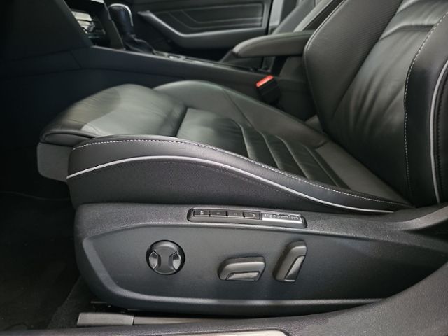Fahrzeugabbildung Volkswagen Arteon Shooting Br. 2.0 TDI 4M DSG R-Line LEDER