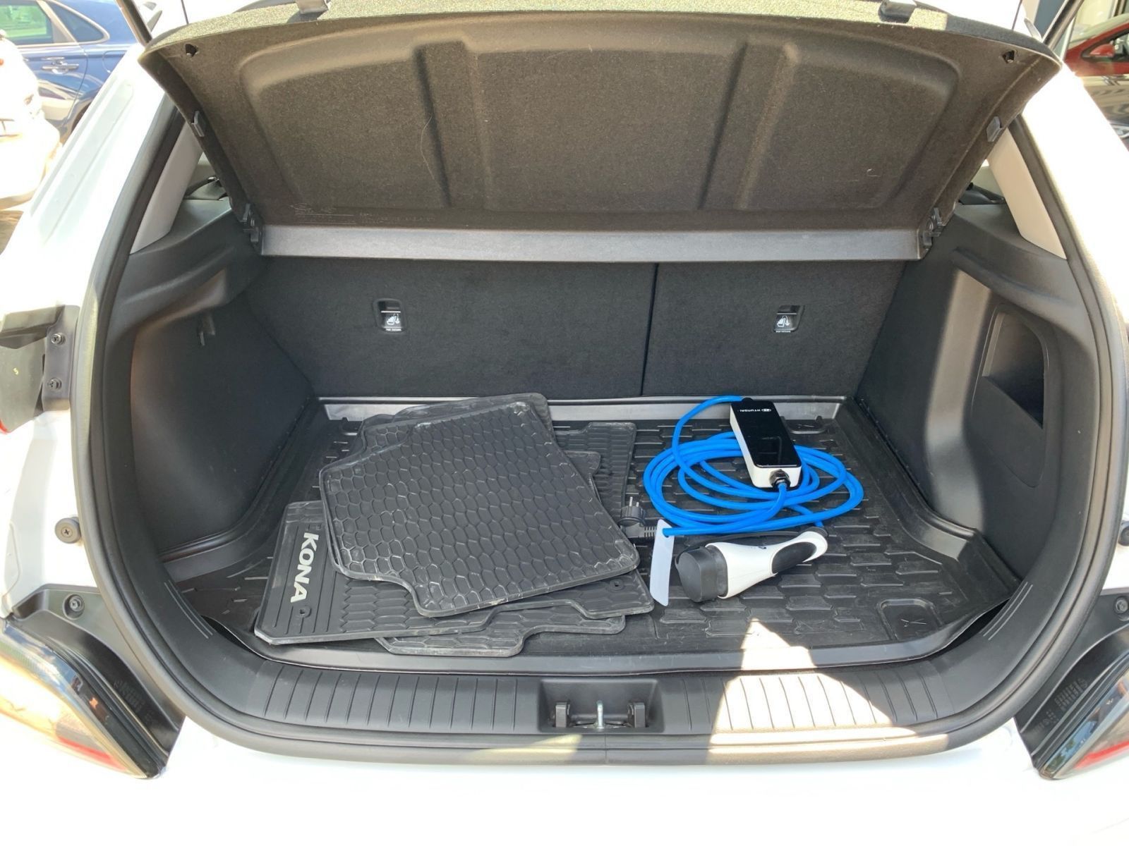 Fahrzeugabbildung Hyundai KONA Select Elektro 11 kW OBC Sitzheizung