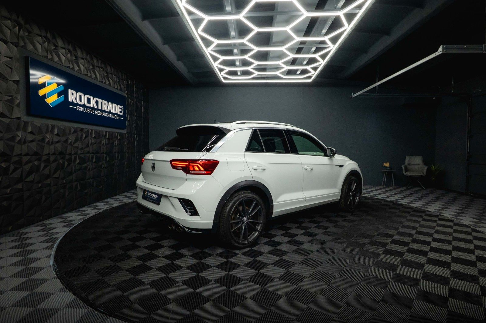 Fahrzeugabbildung Volkswagen T-Roc R 4Motion Performance *ACC*DCC*Pano*LED*