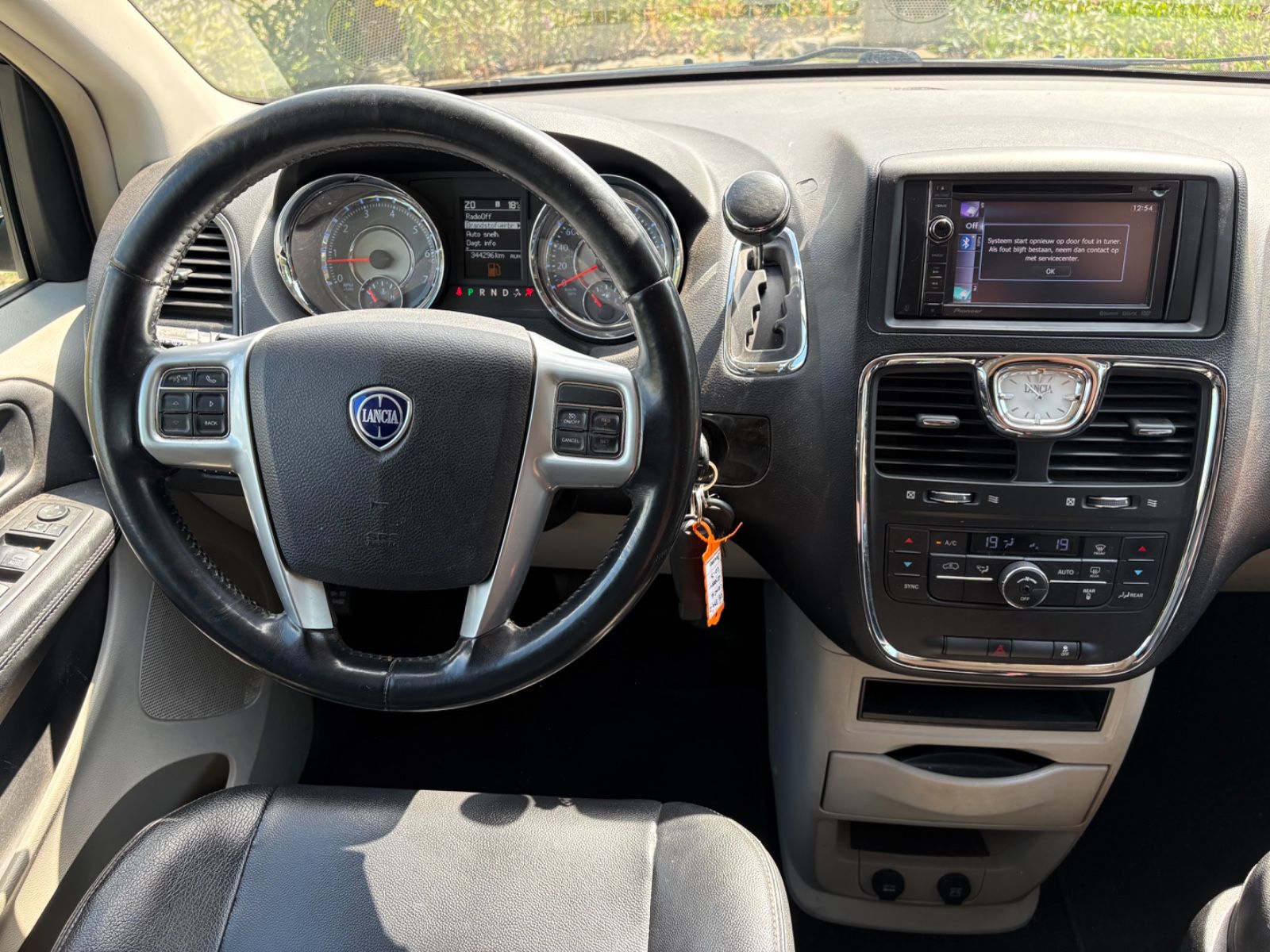 Foto 12 van LANCIA Voyager