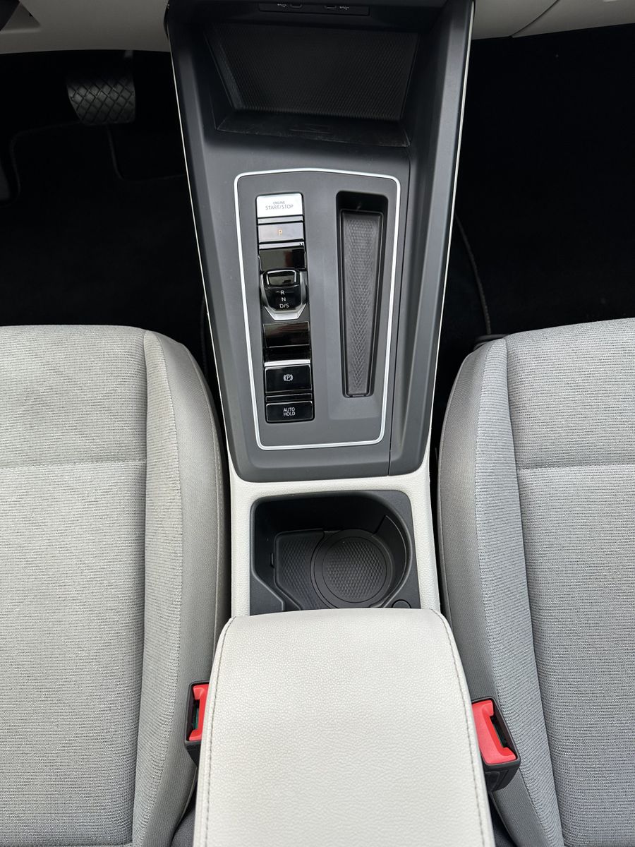 Fahrzeugabbildung Volkswagen Golf Variant 2.0 TDI DSG Life NAV+LED+AHK+PANORA