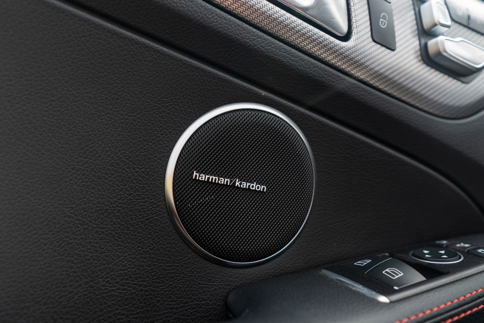 Fahrzeugabbildung Mercedes-Benz SLC 300 AMG Roadster H&K TOTW LED KAM NAV