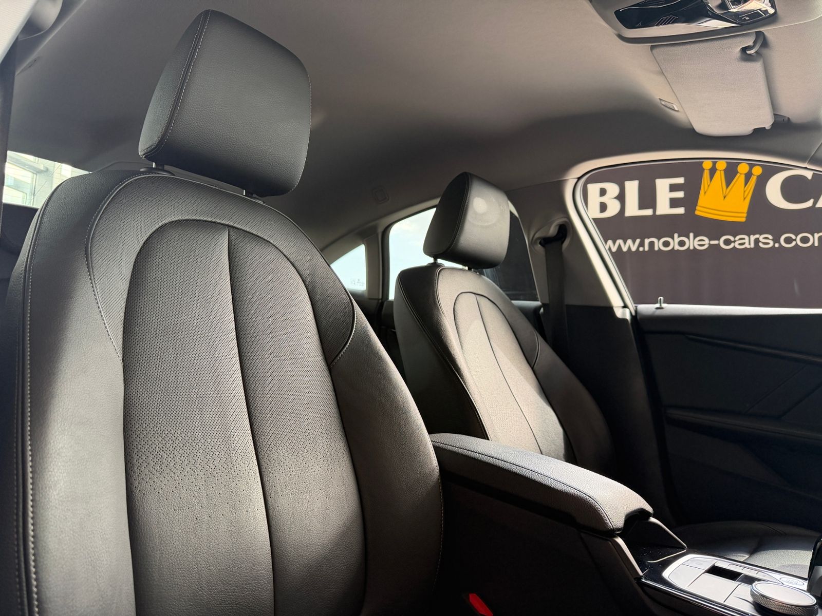 Fahrzeugabbildung BMW 218i Gran Coupe Luxury Line Shadow LED NAV SHZ