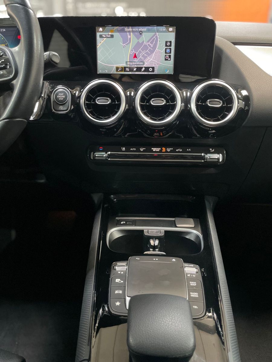 Fahrzeugabbildung Mercedes-Benz B 180 d#MBUX#Spur#Leder#CarPlay#ACC#V.erkennung#
