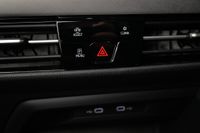 Volkswagen Golf VIII 1.0eTSI DSG Life StdHz Navi ACC Led