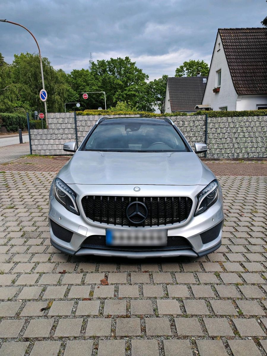 MERCEDES-BENZ Mercedes-Benz  GLA 220d 4-Matic AMG Line