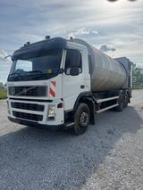 Volvo 300