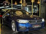 BMW 530d Touring M Sportpaket*PANO/LED/KAMERA/DISTR. - : Blau, Kombi, Sportpaket