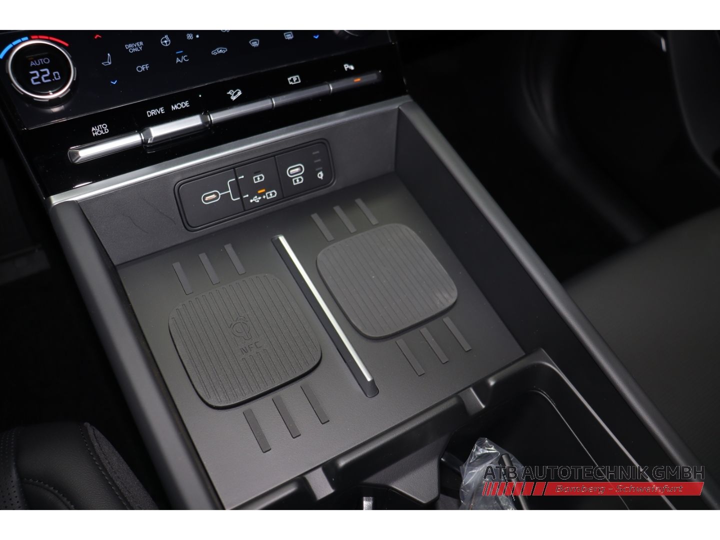 Fahrzeugabbildung Hyundai SANTA FE Hybrid MY26 1.6 T-GDi 6-AT 2WD Signatur