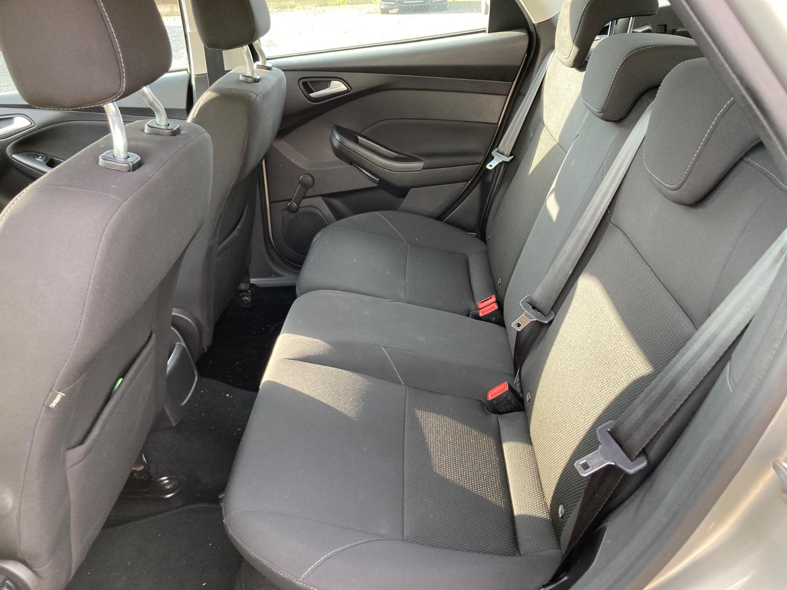 Ford Focus 2015 — photo 12