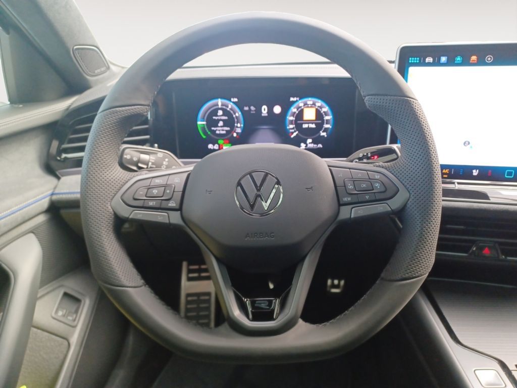 Fahrzeugabbildung Volkswagen Passat Variant R-Line Signature 5 Jahre Garantie