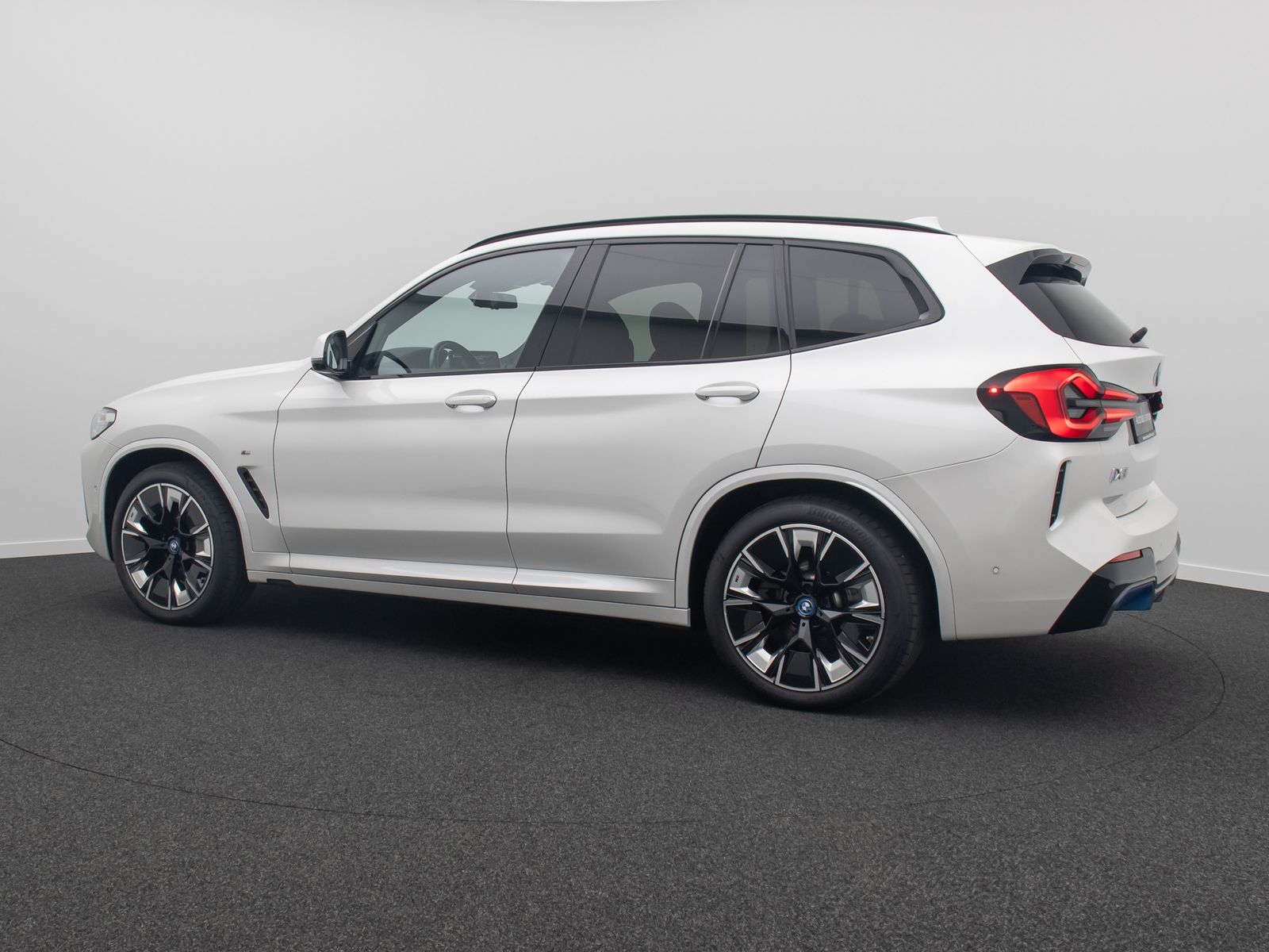 Fahrzeugabbildung BMW iX3 Impressive 360° HUD DAB H/K HUD AHK Panorama