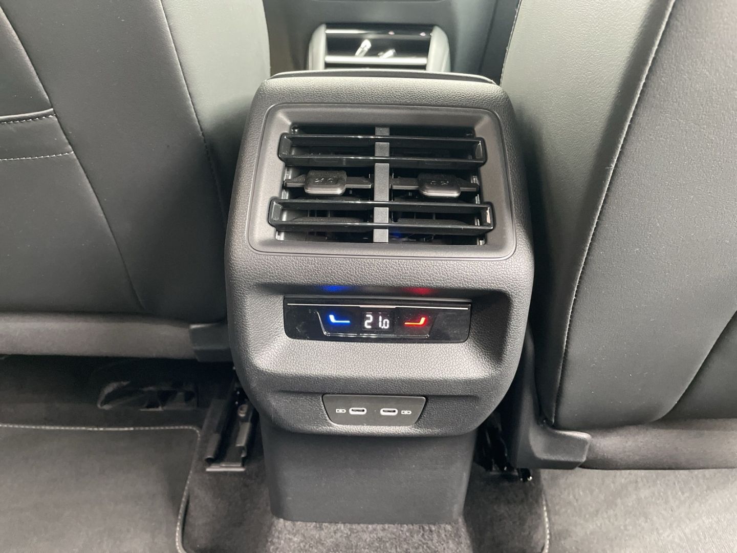 Tiguan 2.0 TDI R-Line Black Style AHK/360°Kamera