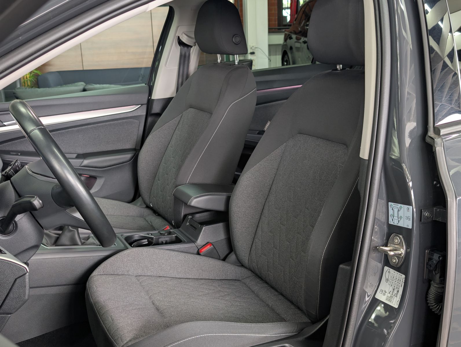 Fahrzeugabbildung Volkswagen Golf Move 1.5 TSI ACC LED SHZ VIRT AMBI APP BHL