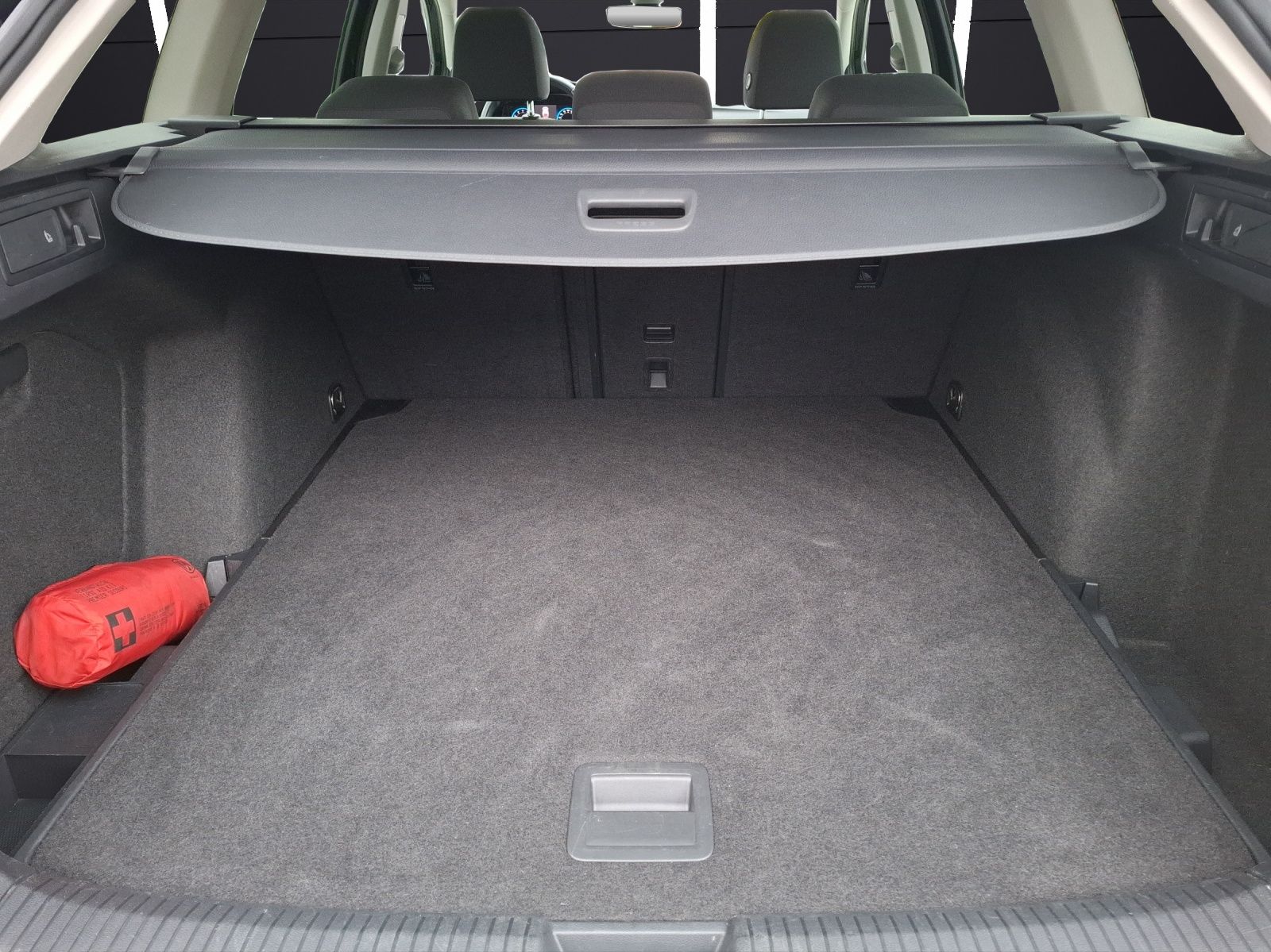 Fahrzeugabbildung Volkswagen Golf VIII Variant eTSI Style DSG LEDplus CarPlay