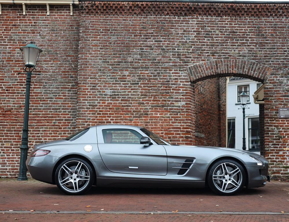Mercedes-Benz SLS AMG