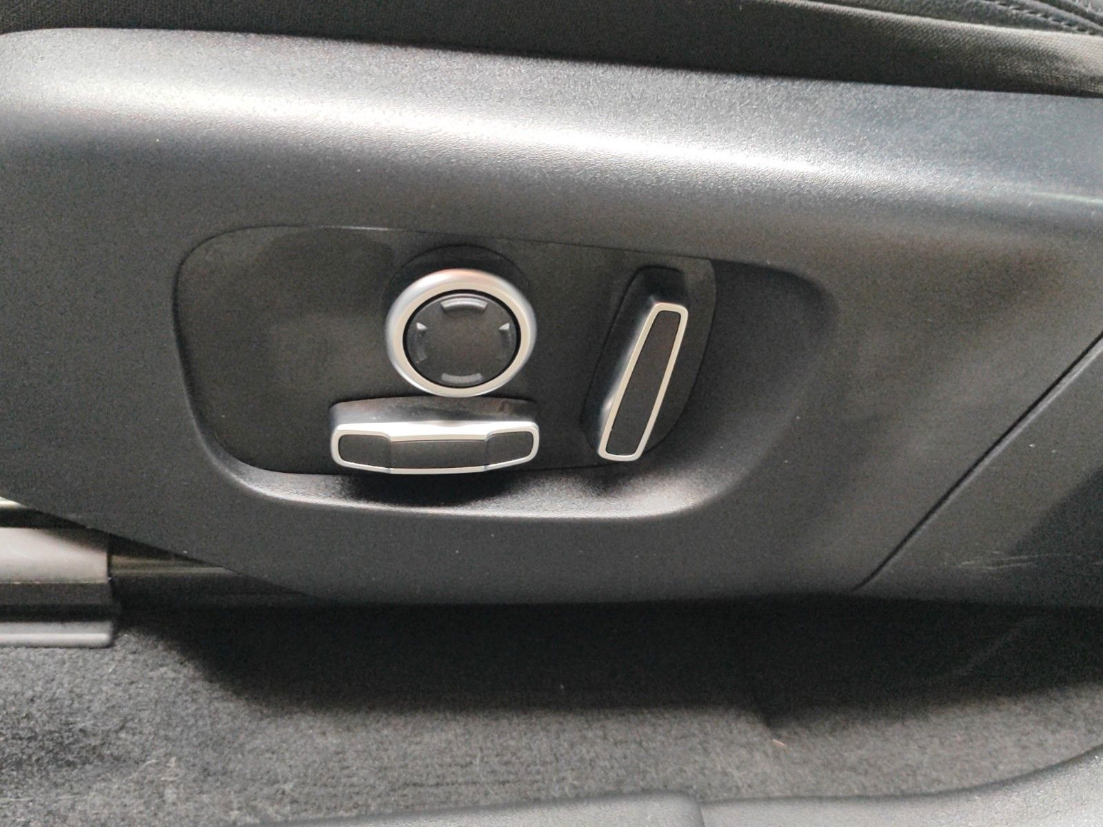 Fahrzeugabbildung Land Rover Discovery Sport P250 *AWD*S*Pano*Apple*LED*