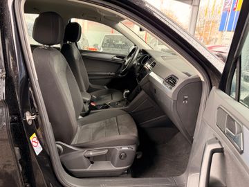 Volkswagen Tiguan - 12