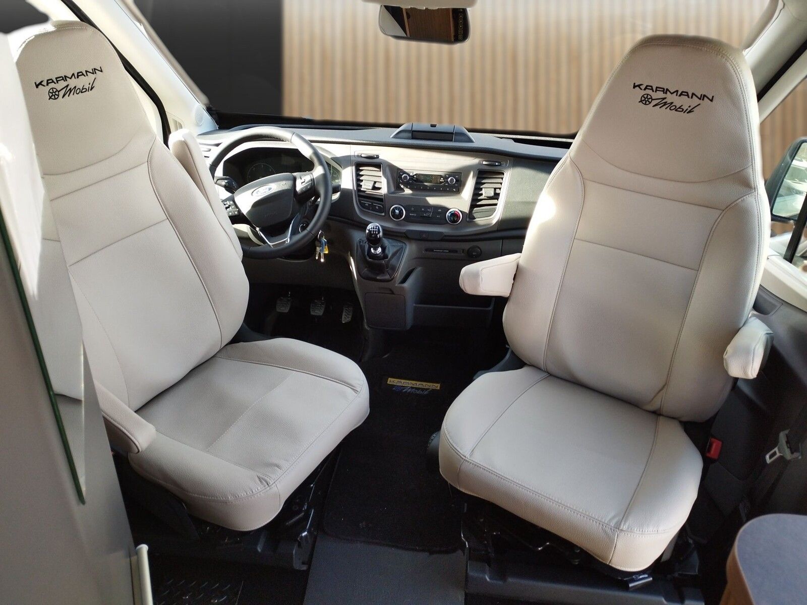 Fahrzeugabbildung Karmann Dexter 4x4 DE 570 AW Rückfahrkamera