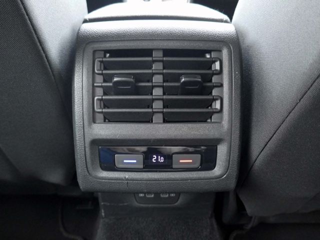 Fahrzeugabbildung Volkswagen Golf VIII Variant Style 2.0 TDI DSG LED RFK ACC